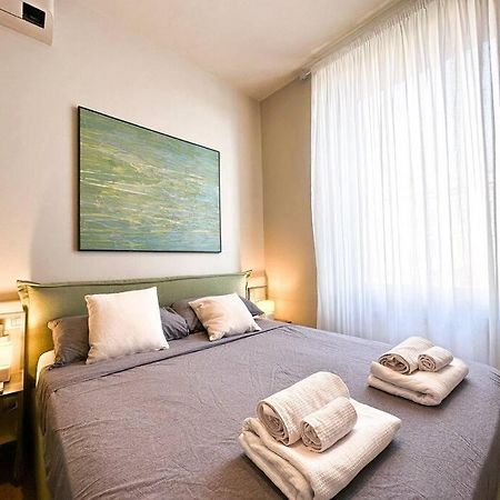 Overlooking The Porto Antico Of Genoa Apartment Bagian luar foto