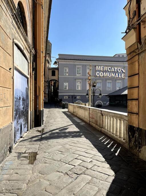 Overlooking The Porto Antico Of Genoa Apartment Bagian luar foto